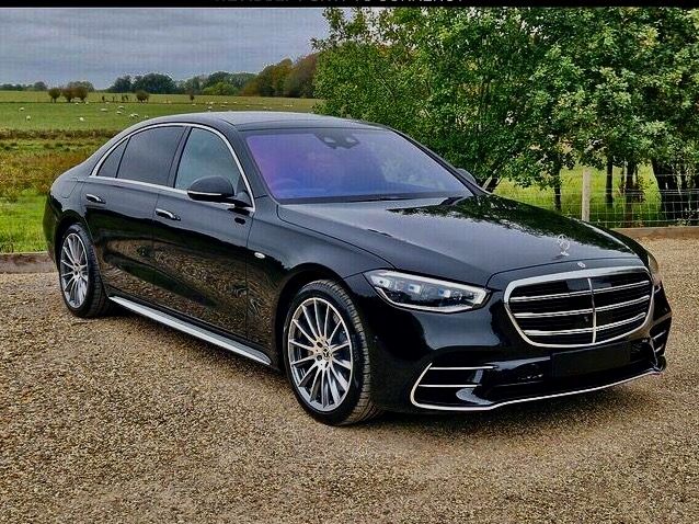 Black Mercedes S-Class luxury chauffeur vehicle operated by Gunwharf Executive Travel for airport transfers, cruise transfers and executive travel throughout Southampton and Southern England.