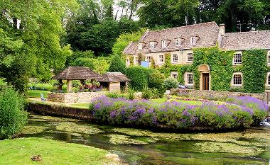 house river side in the cotswolds