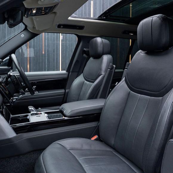 Interior of the Range rover Autograph 